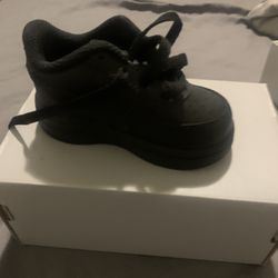 Black Nike Force Size 4c