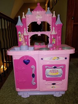 Disney princess kitchen set for Sale in Osborn, MO - OfferUp