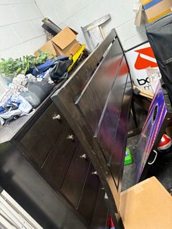 Bed w tv stand