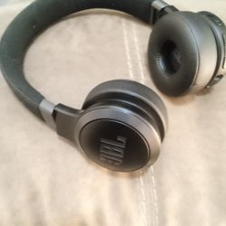 JBL Live 670 NC Closed Cup