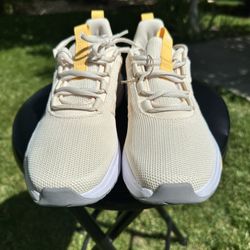 Woman’s Adidas Racer TR23 Trainer 