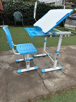 Adjustable Height Kids Desk