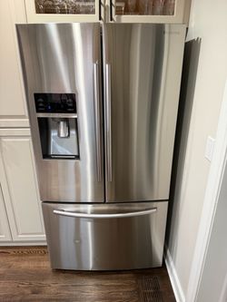 Samsung 28 Cu. Ft. French Door Refrigerator – Stainless Steel – $450 OBO