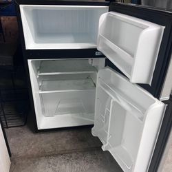 Whirlpool mini refrigerator