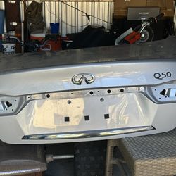 Q50 2017 trunk