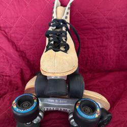 Roller Skates  Women Size 7. 