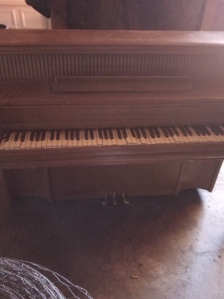 Antique Pianos