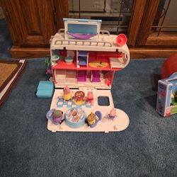 WINIBAGO CAMPER PEPPA PIG HOUSE TOY SEE DESCRIPTION 