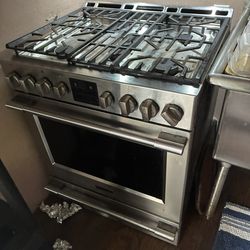 Frigidaire Professional Oven  Gas