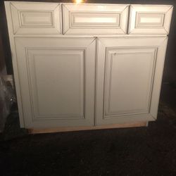 REDUCED!! Must Go Today! Was $50 Or Best Offer , NOW $25 And Matching Cabinet