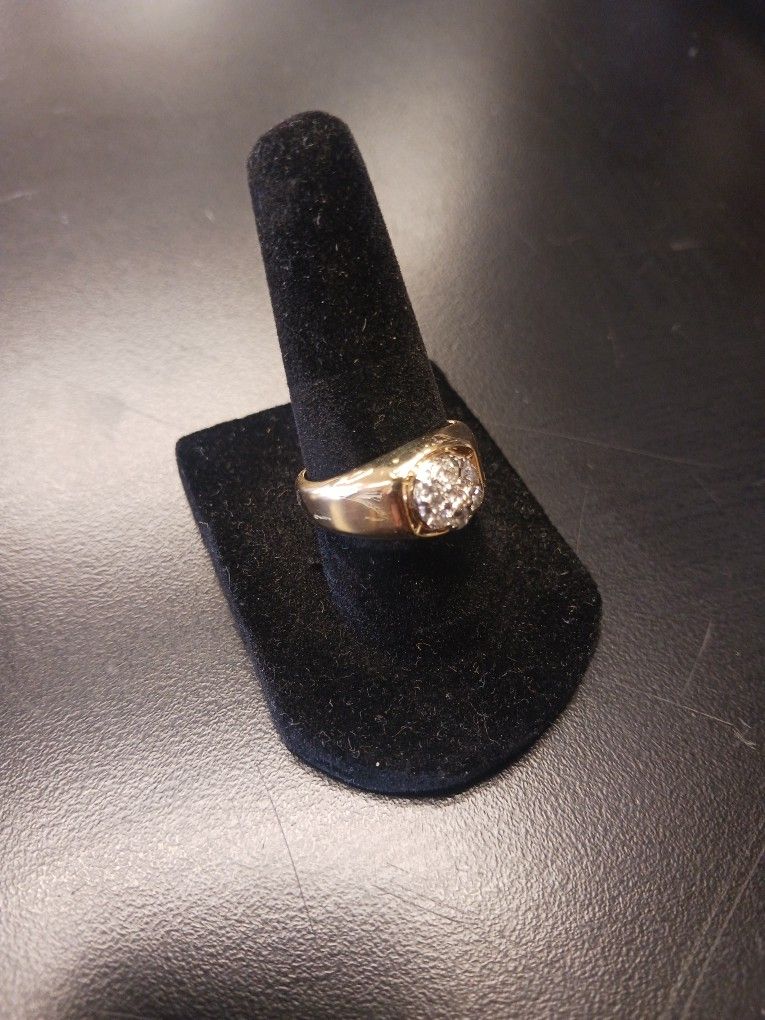 14k 7.7 G Yellow Gold Ring Size 7
