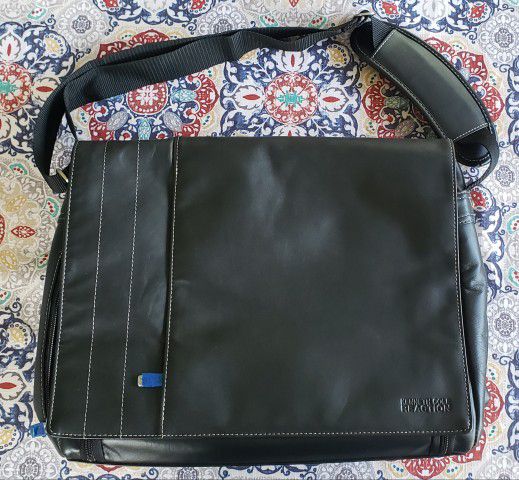 Kenneth Cole Reaction Black Leather Messenger Bag Laptop Case New 523235