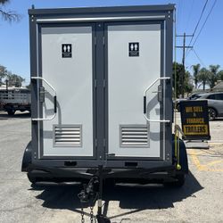 2 STALL MOBILE RESTROOM 