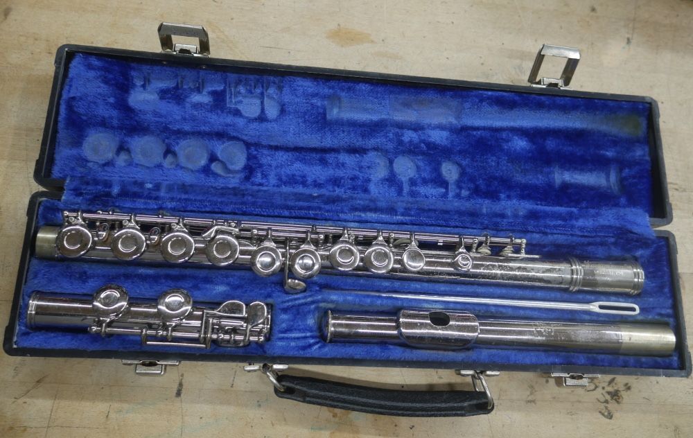 gemeinhardt flute M2 with case 879389-1