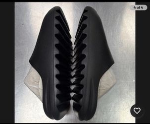 Yeezy Slide Onyx Black - New w/ Dust Bag