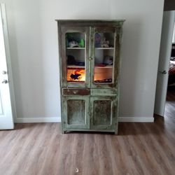 Antique Showcase/Cabinet 