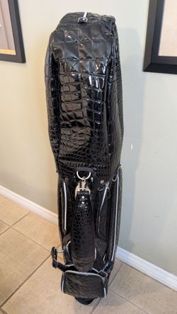 BRAND NEW OUUL GOLF CADDIES STAFF BAG IS PREMIUM DESIGN 6-WAY TOP 10 ZIPPERS POCKETS SINGLE STRAPS AND STYLES BLACK COLOR ARTIFICIAL CROCODILE LEATHER