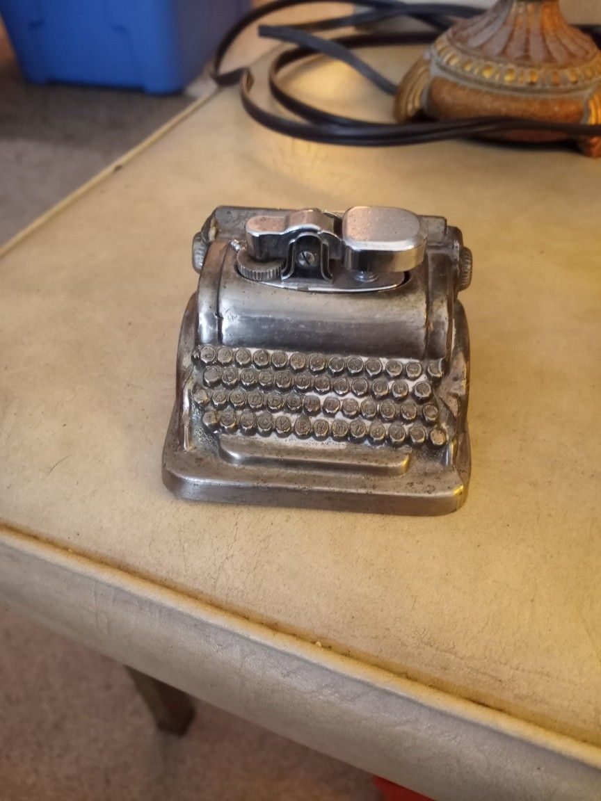 Vanity Typewriter Lighter