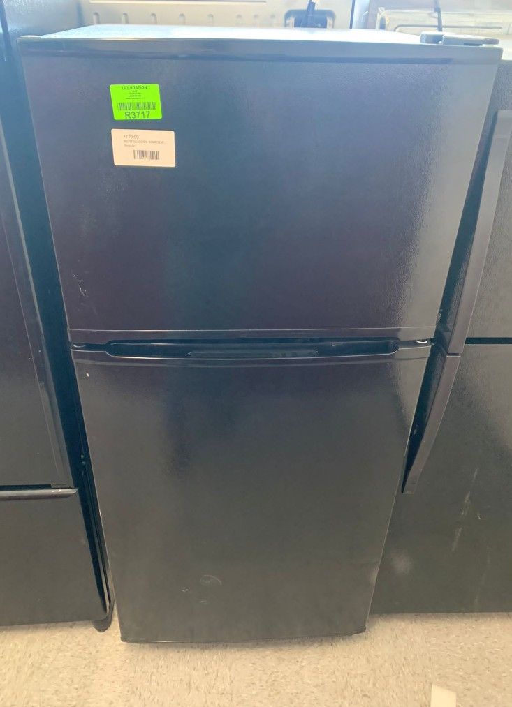 SEASONS STMR183PE1B 18.3 Cu. Ft. Refrigerator Air Conditioner P8T