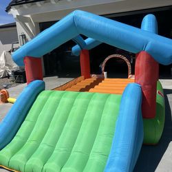 Step2 Inflatable Bounce House with Slide + blower