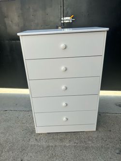 5 Drawers dresser available in different colors