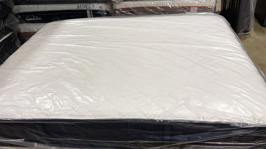 King Mattress Stearns & Foster Estate Blue