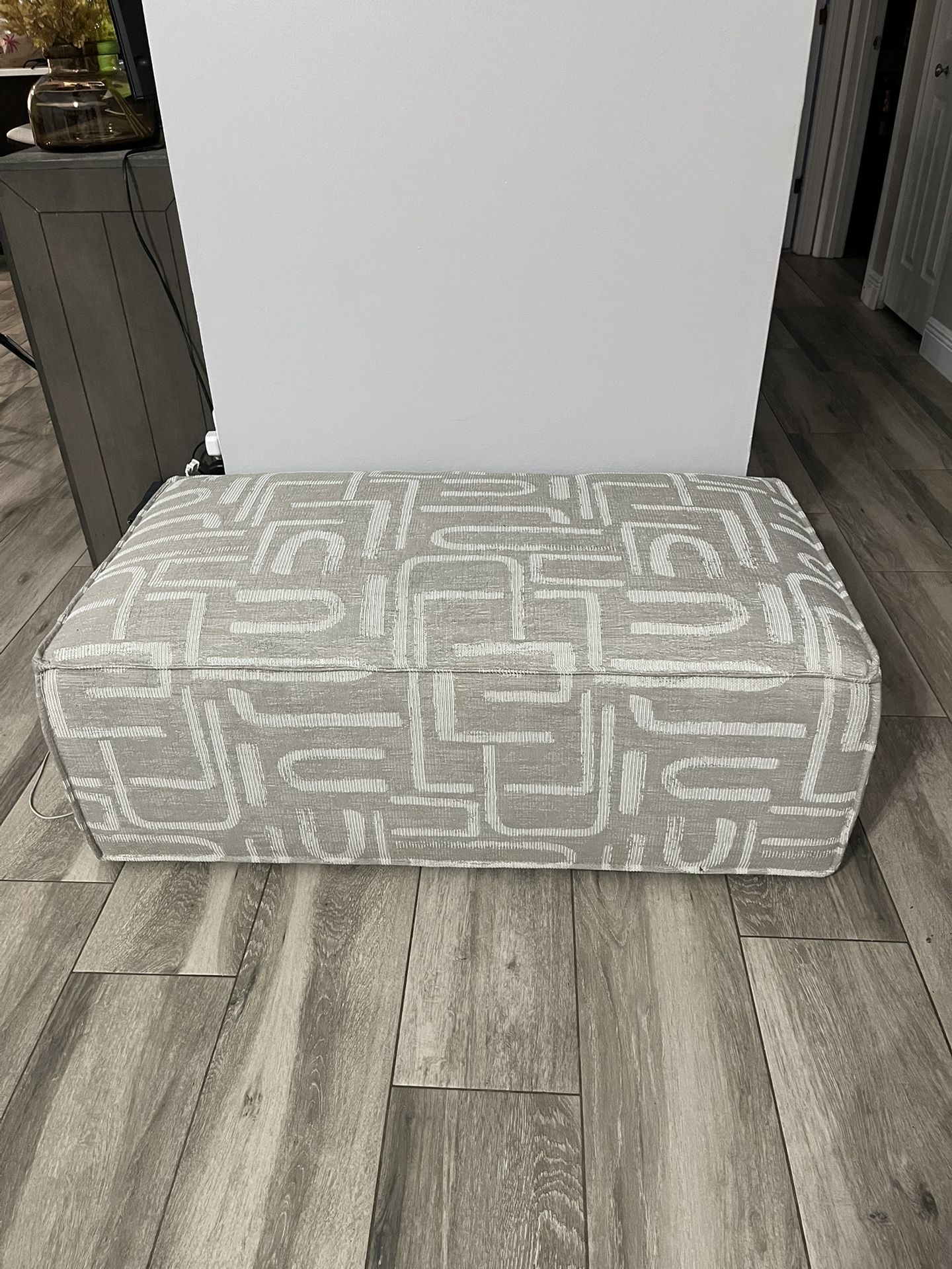 Broyhill Ottoman 