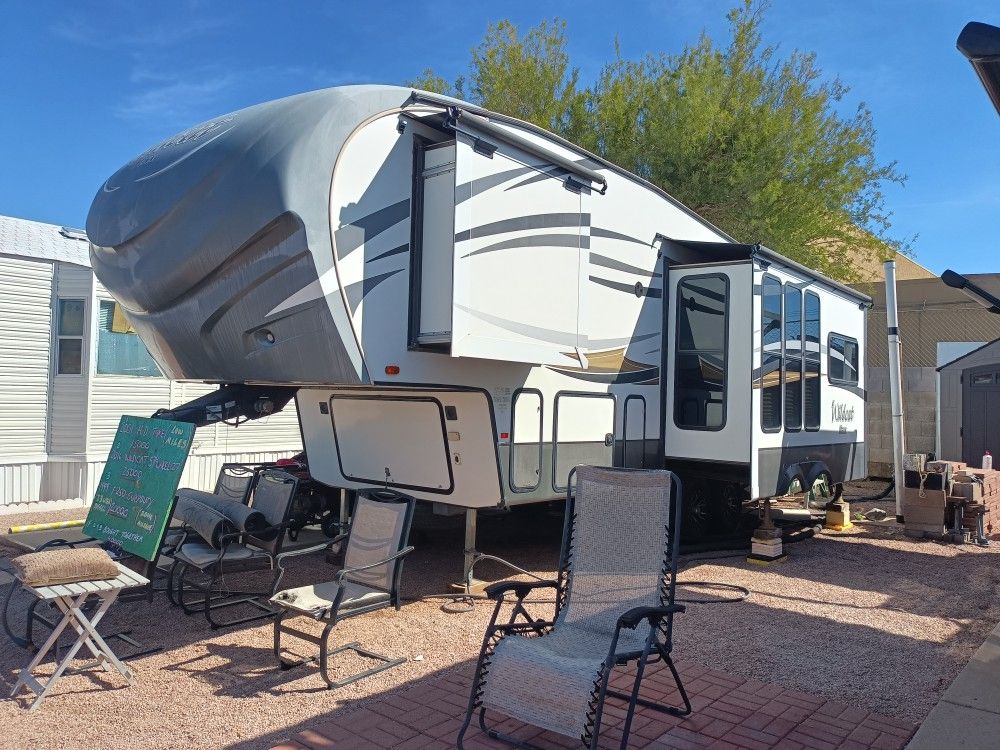 2016 Wildcat Fifth Wheel 27ft