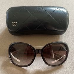 Authentic Vintage CHANEL Black Sunglasses Ivory Temples