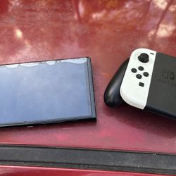 Nintendo Switch OLED w/ 3 controllers. PRICE IS NEGOTIABLE 
