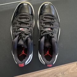 Air Jordan 11 Low (M 7, W 8.5)