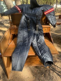 Vendo Un Overol Para El Frío Pido $25 Dollars Está Nuevo Es Mediano