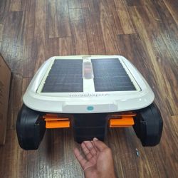 Pool Skimmer SE Solar Powered