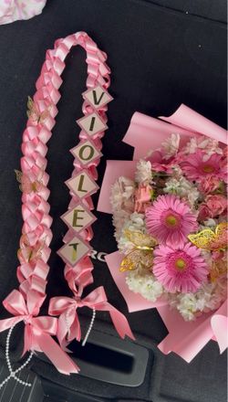 Graduation Lei+Flowers