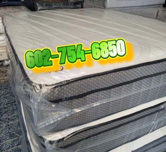 Queen Size Pillow Top Set / Colchones