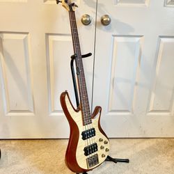 Mitchell FB700 Bass Guitar