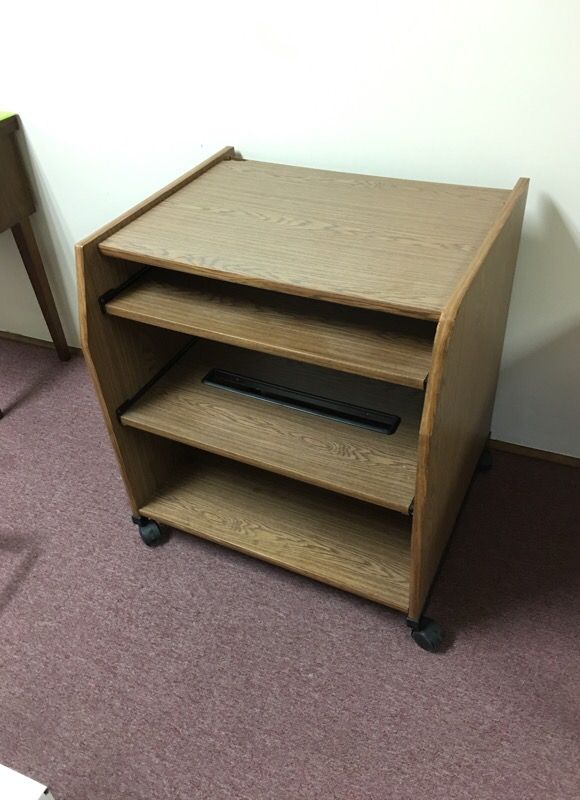 Desk on wheels w/ 2 pull-out shelves