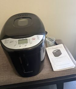 West Bend Model  2.5-pound Hi-Rise programmable bread maker
