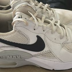 Air Max Nike. White. 8.5 in women’s