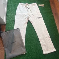Essentials sweats (light oat)