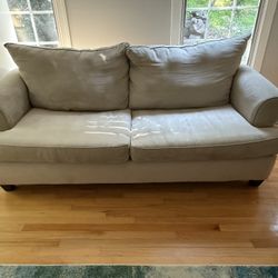 Nice Couch In Excellent Condition!!