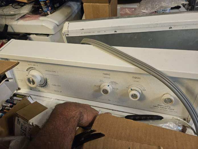 Kenmore old school heavy duty electric dryer, white runs excellent