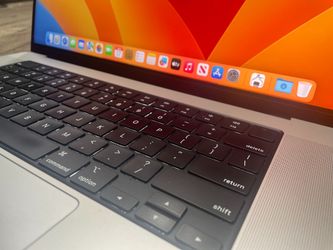NEW YEAR NEW DEALS!!! 16" MacBook Pro Retina M1 Pro 10-Core CPU, 16-Core GPU, 16GB Ram, 1TB SSD 2021