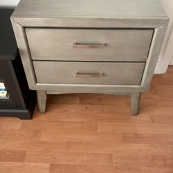 Modern 2-Drawer Nightstand/ End Table / Gray Finish - Solid & Stylish