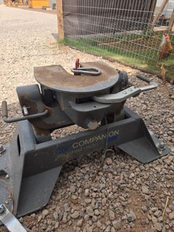 Fifth wheel hitch