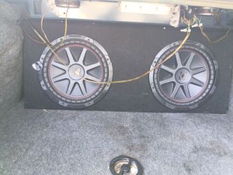 2 Kicker subwoofer