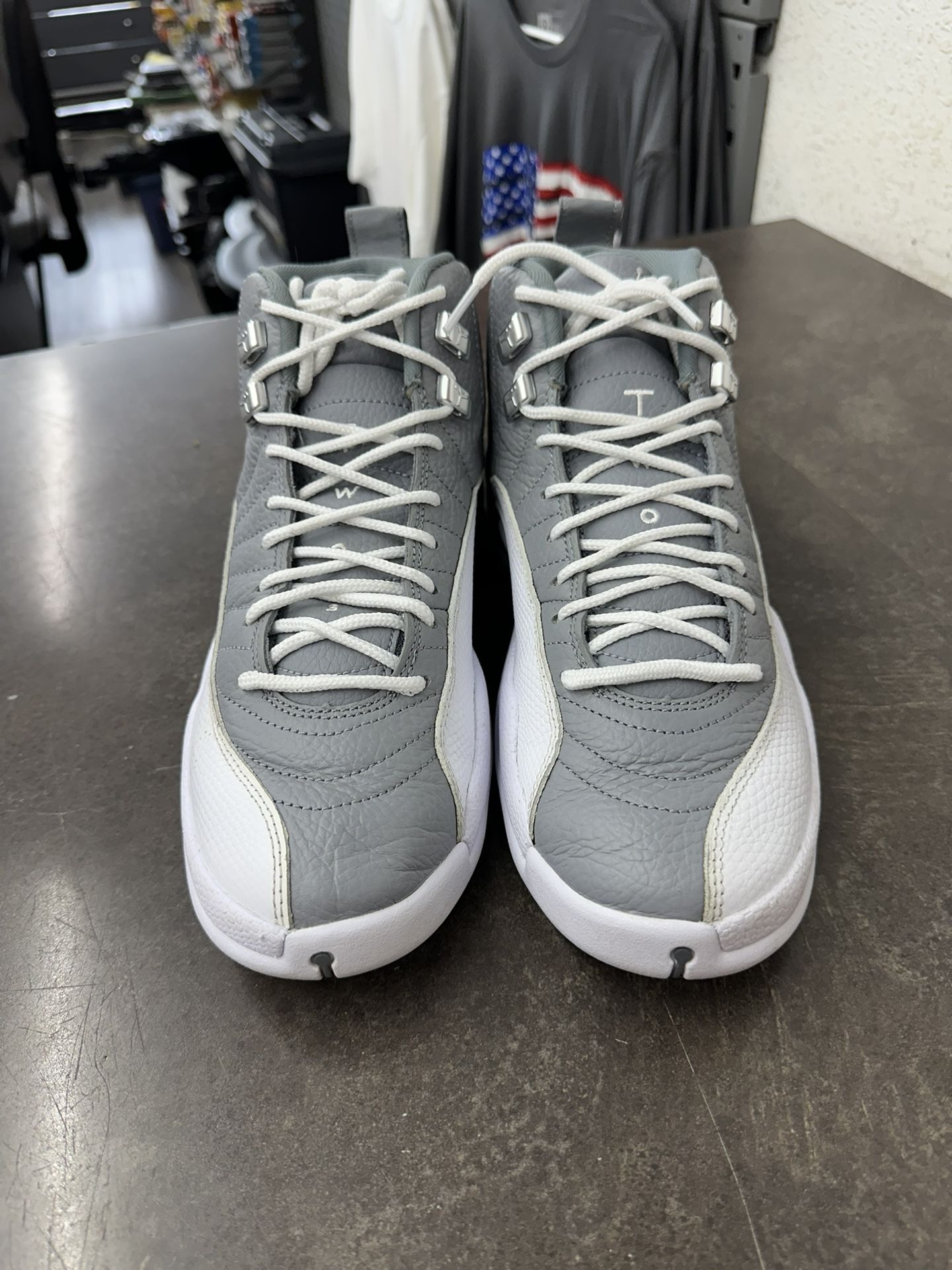 AIR JORDAN 12 RETRO STEALTH SNEAKER SIZE 8.5 CT8013 015
