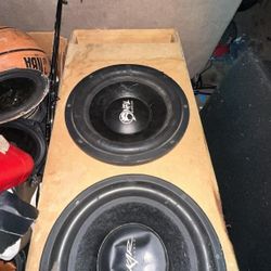 2 12 Inch Subs With Enclosure 