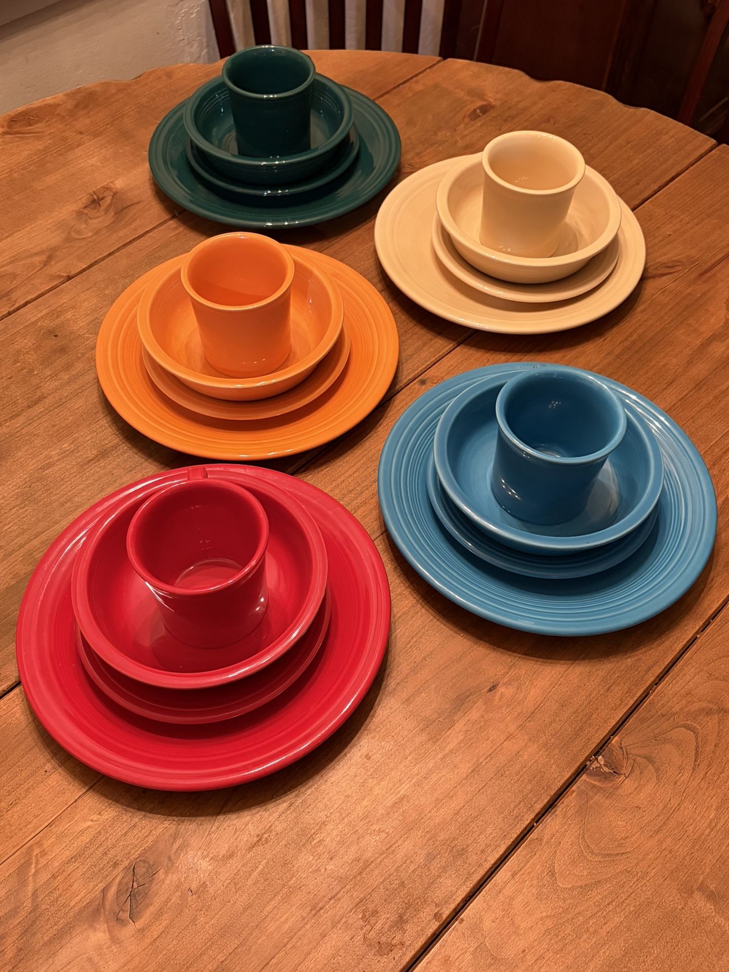 Lot of 5 Fiesta Ware 4 Piece Place Setting Fiestaware
