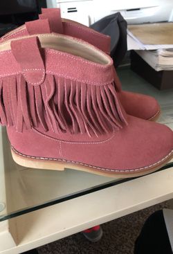 Girls boots size 1 the brand is called “Elephantito”
